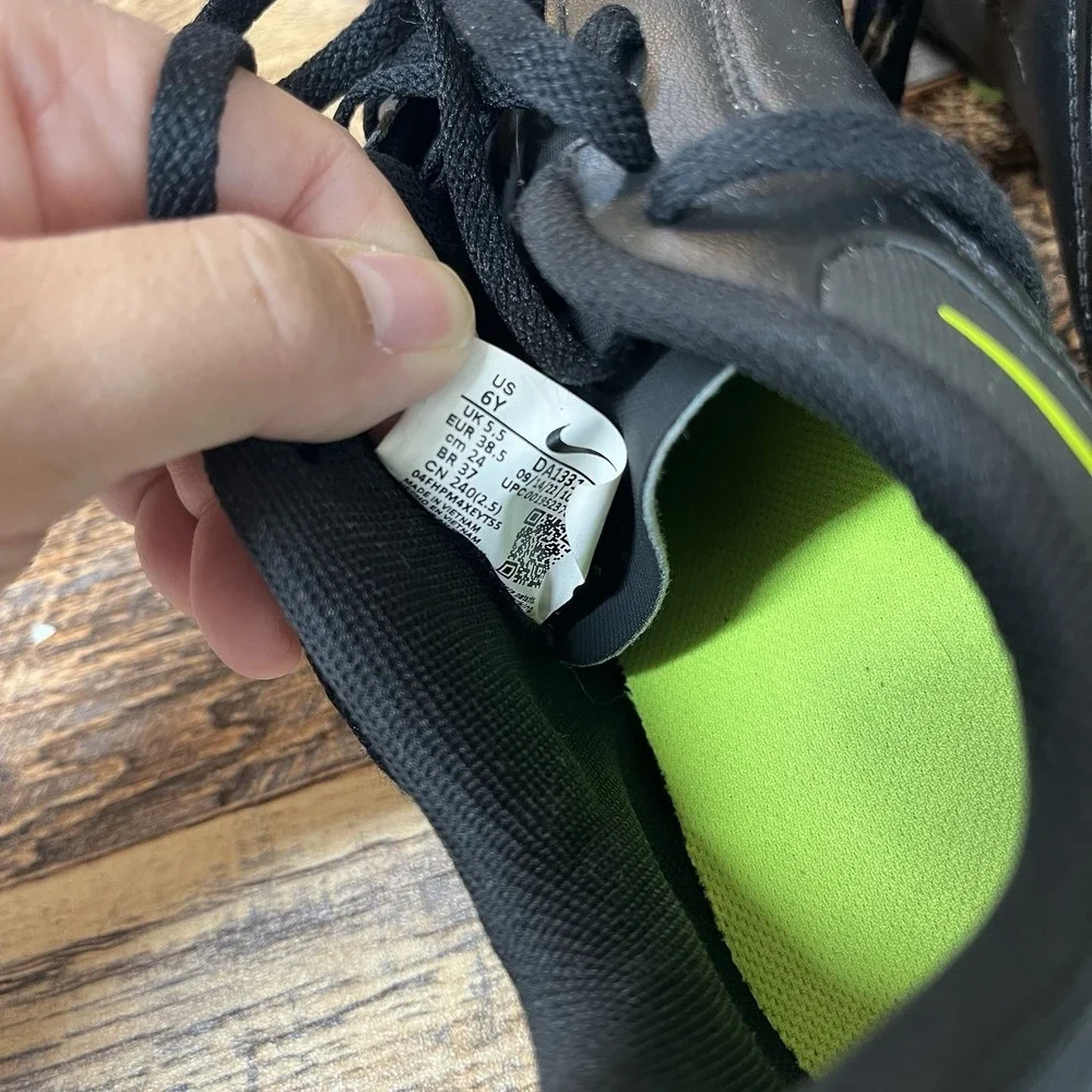 Nike‎ Tiempo Youth Legend 9 Club FG Cleats Sz 6Y Black/Volt Soccer Unisex